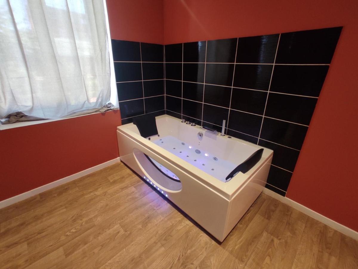 Ng Suitehome - Lille I Roubaix Centre I Coq Francais - Balneo - Netflix - Wifi エクステリア 写真
